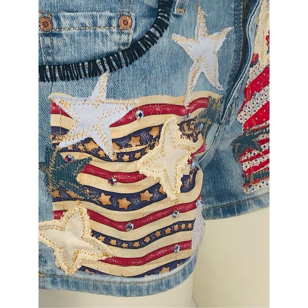 Vintage‎ Y2K Custom Levi’s Patriotic Patchwork Shorts Size 9 - Picture 4 of 17